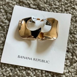 NWT Banana Republic Statement Earrings in gold